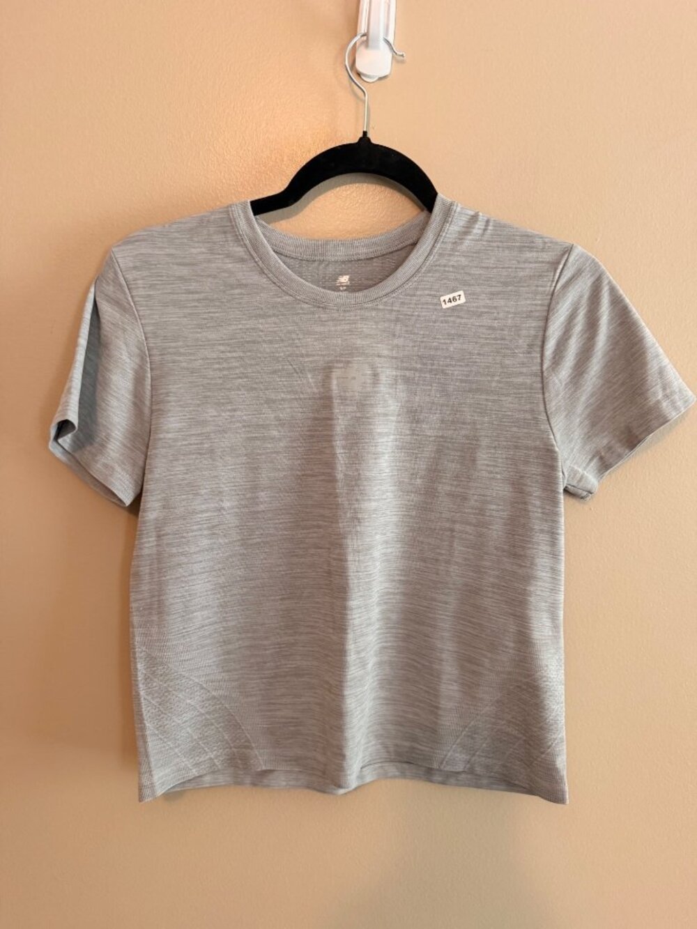New Balance S Womens Gray Performance T-Shirt Size Small Lightweight Moisture-Wi